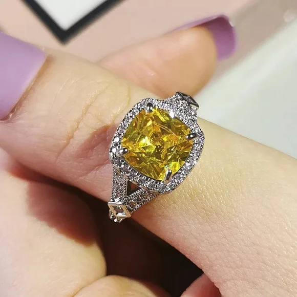 Luxury Designer Yellow Square Cut Diamond Ring - Picture 2 of 6